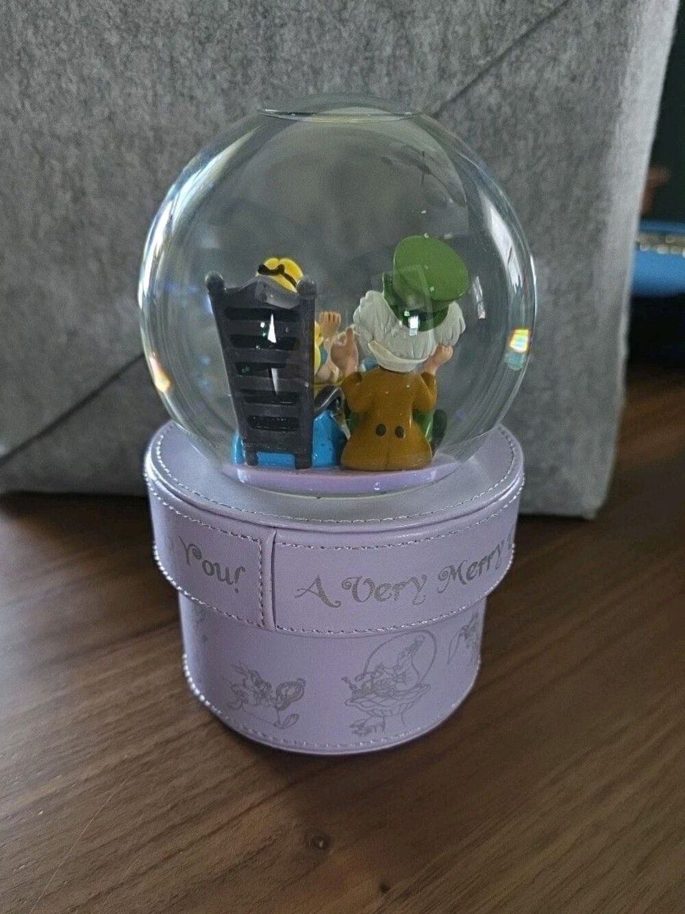 Disney Alice in Wonderland Jewelry Box/Snow Globe A Very Merry Unbirthday To You - Picture 3 of 10